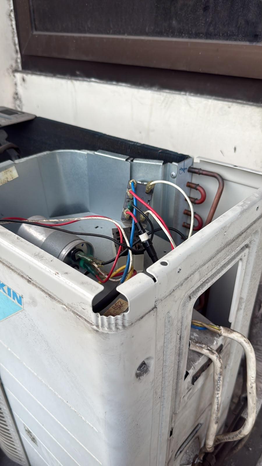 Service AC rumah tangga
